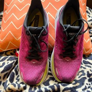 Hoka Clifton 8 size 9